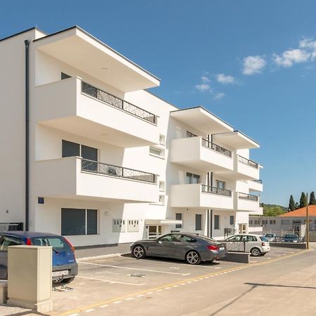 Modern 4* Luxury Apartment In Center Trogir Exterior photo